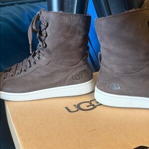UGG Chocolate Brown Lace-Up suede Boots size 6